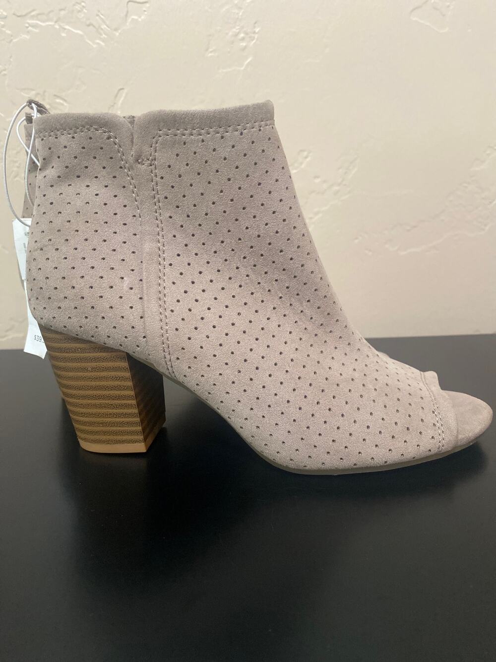 Old Navy Peep Toe Booties Womens 6 Taupe